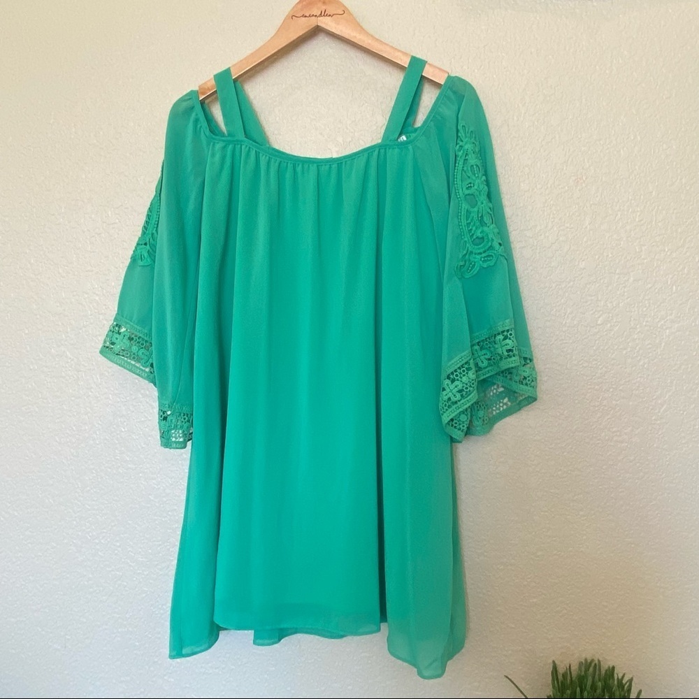 VaVa green lace flowy blouse NWT‎ lace